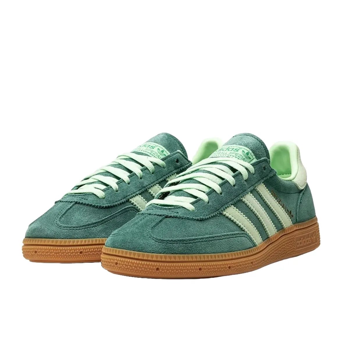 Adidas Handball Spezial Collegiate Green sneakers, front view, model IE5896, green with spark accents, gum sole.