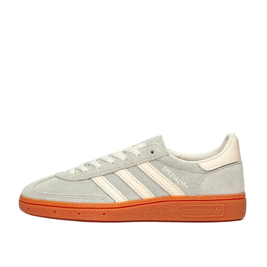 Adidas Handball Spezial Women's sneakers, side view, model IF6491, wonder silver, gum sole.